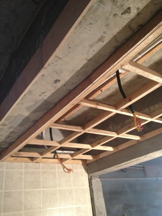 厨房吊顶施工中