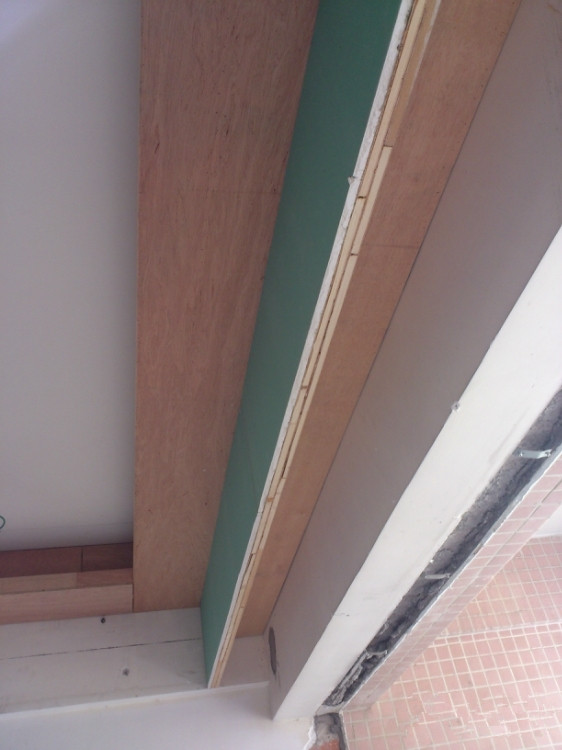 大芯板做的窗帘盒,以后就可以做简易的轨道窗帘款了,不用打孔不用环