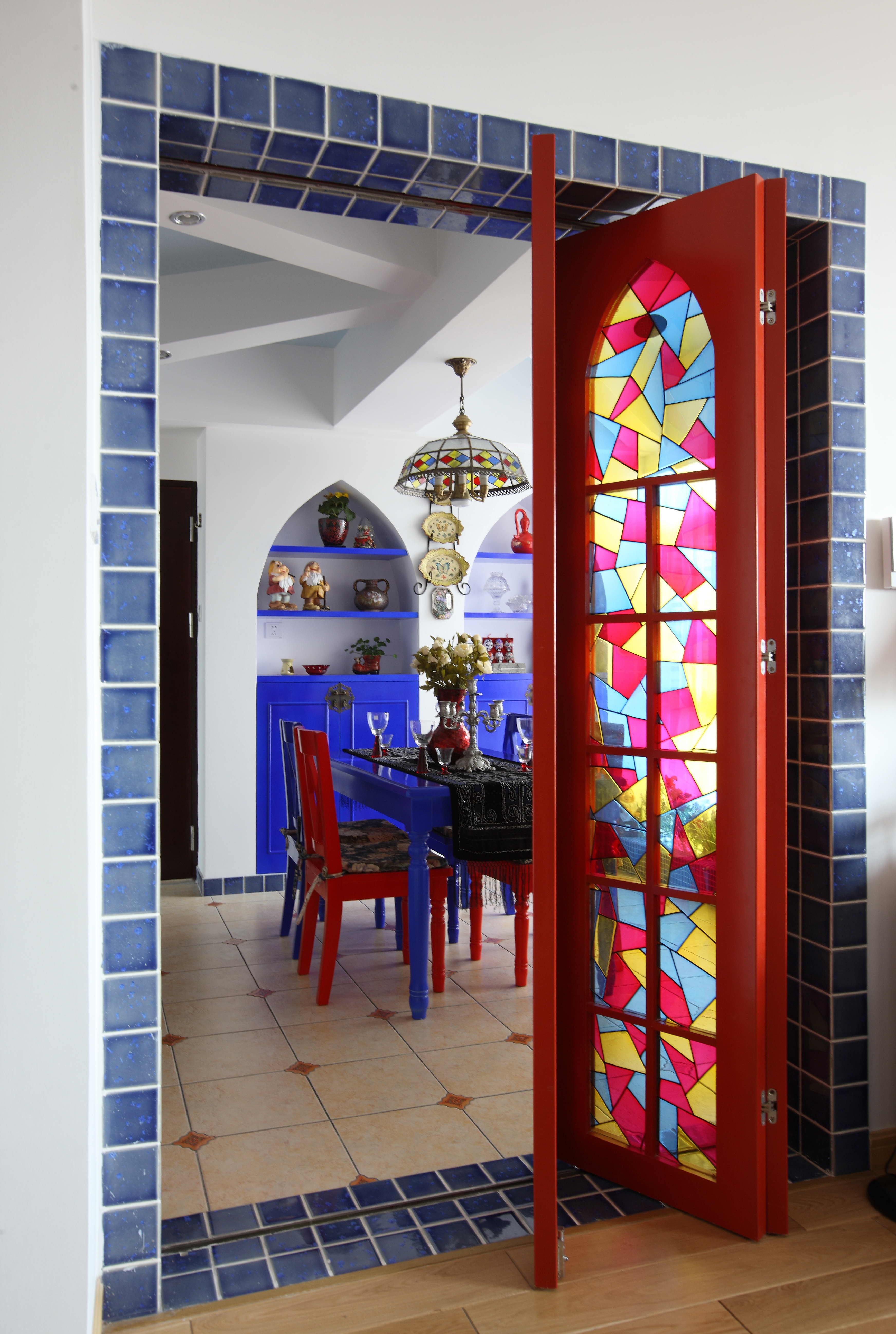 地中海三居装修玻璃门设计