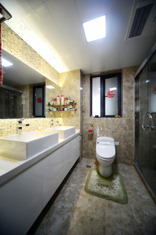 100平现代简约两居室装修卫生间实景图