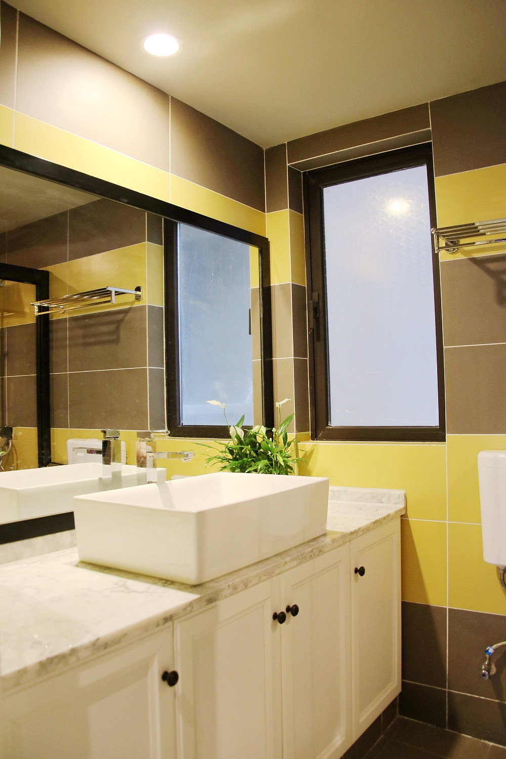 二居室装修,100平米装修,5-10万装修,卫生间,洗手台,浴室柜,瓷砖,混搭风格,黄色