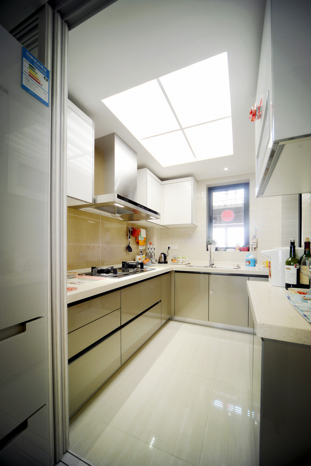 100平现代简约两居室装修厨房设计图