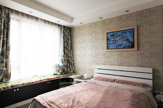 现代简约小户型卧室布置图