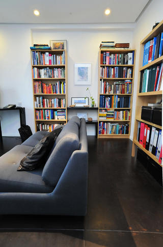 现代简约大户型设计书房布置图
