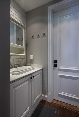 140平美式风格装修浴室柜图片