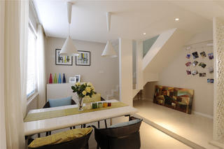 三居室现代简约家楼梯间设计