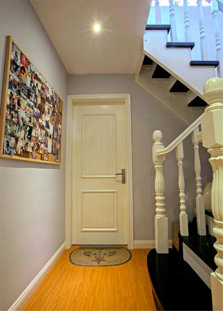 复式简美风格家楼梯间图片