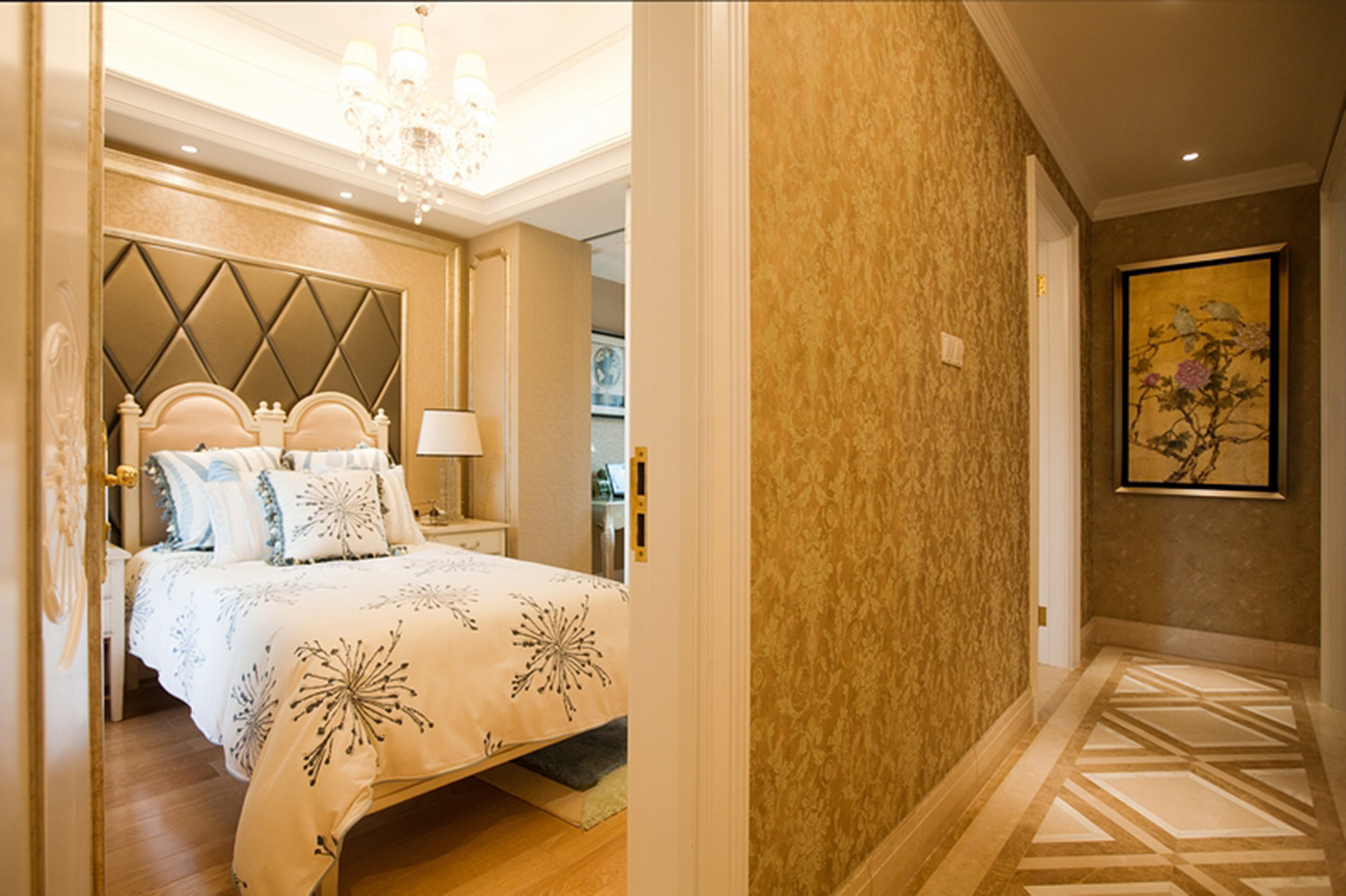 豪华型装修,140平米以上装修,复式装修,卧室,欧式风格,床头软包,暖色调