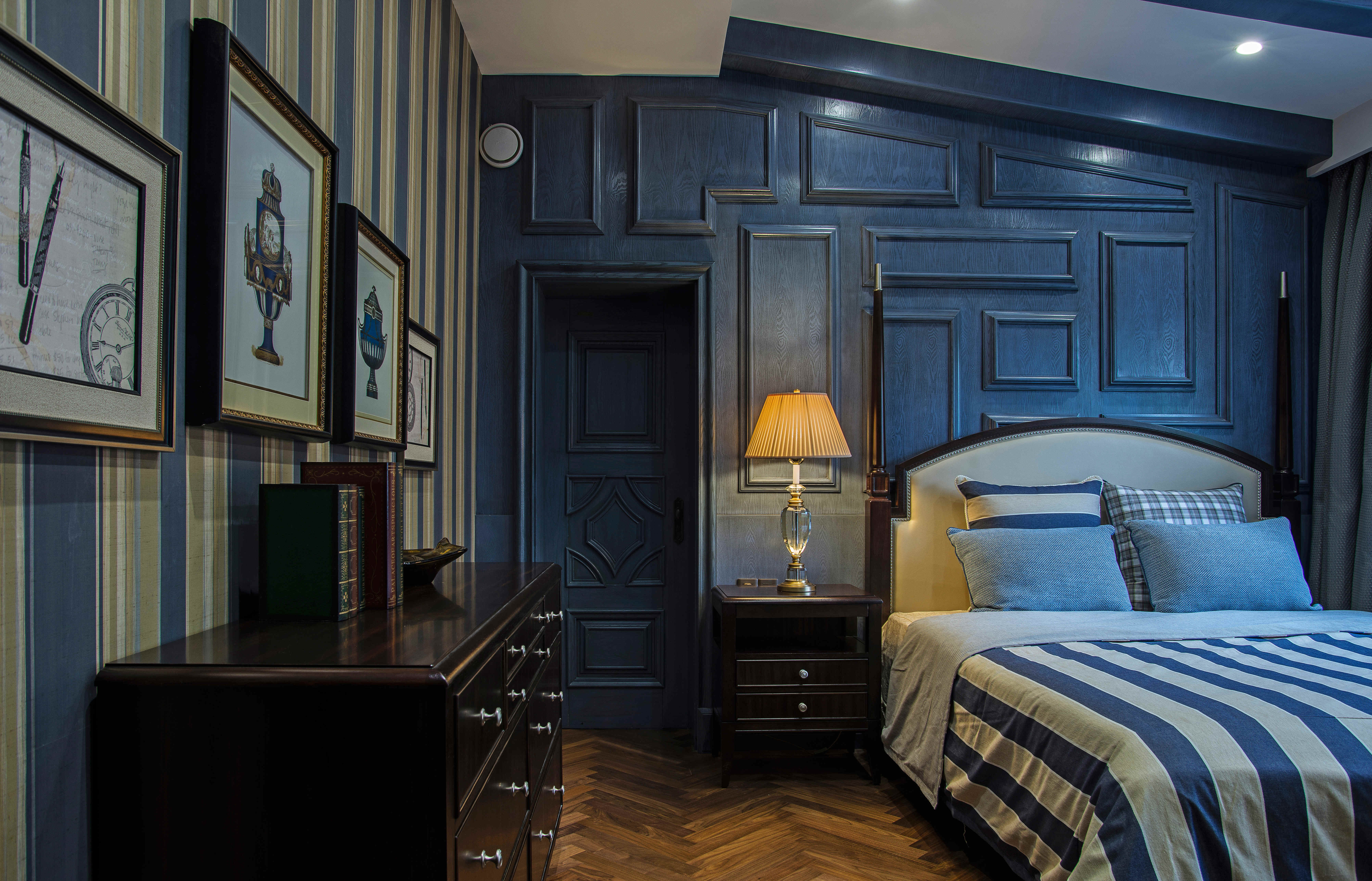 别墅装修,美式风格,四房装修,140平米以上装修,大户型,卧室,卧室背景墙,床上用品,蓝色