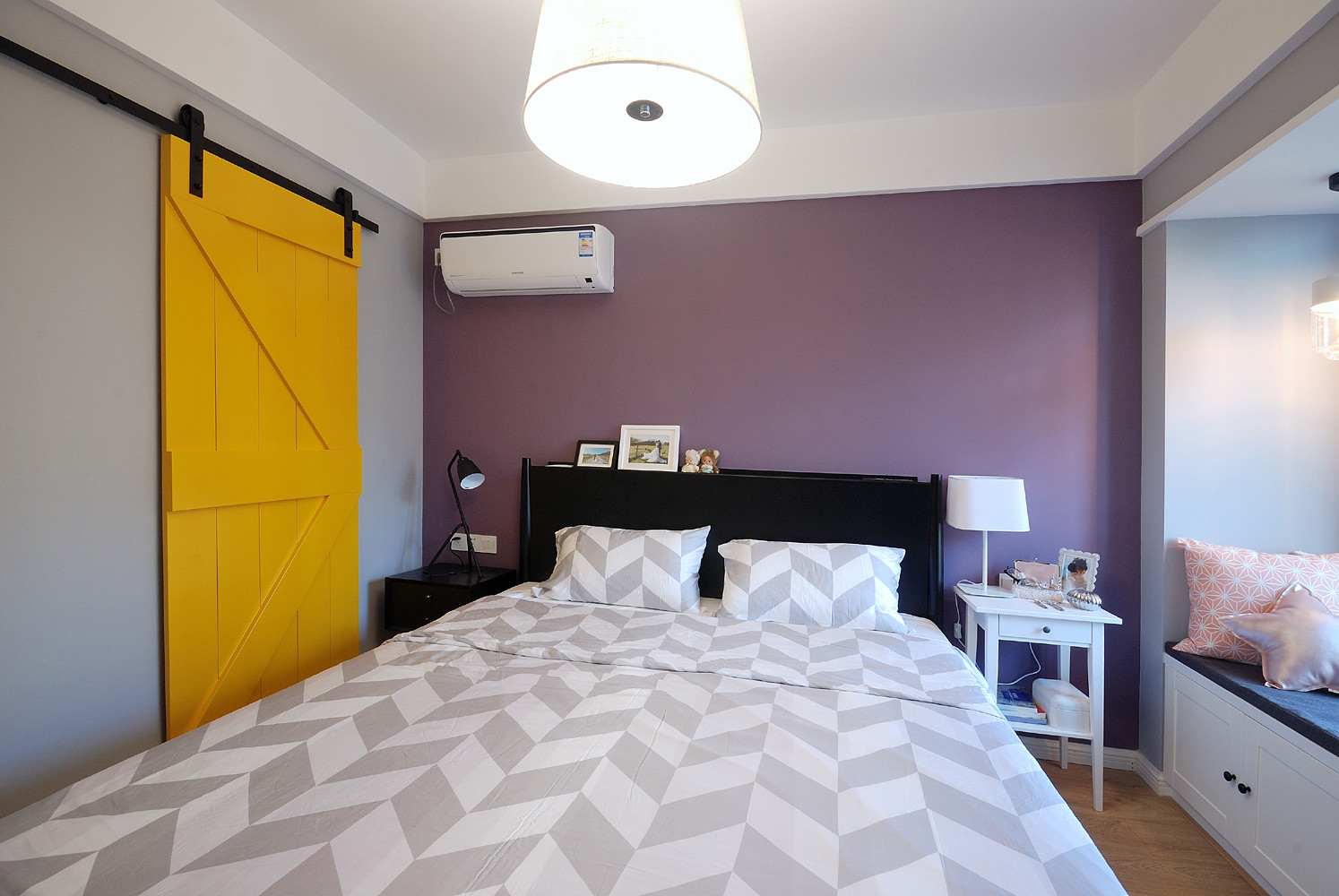 100平米装修,二居室装修,10-15万装修,卧室,北欧风格,卧室背景墙,紫色