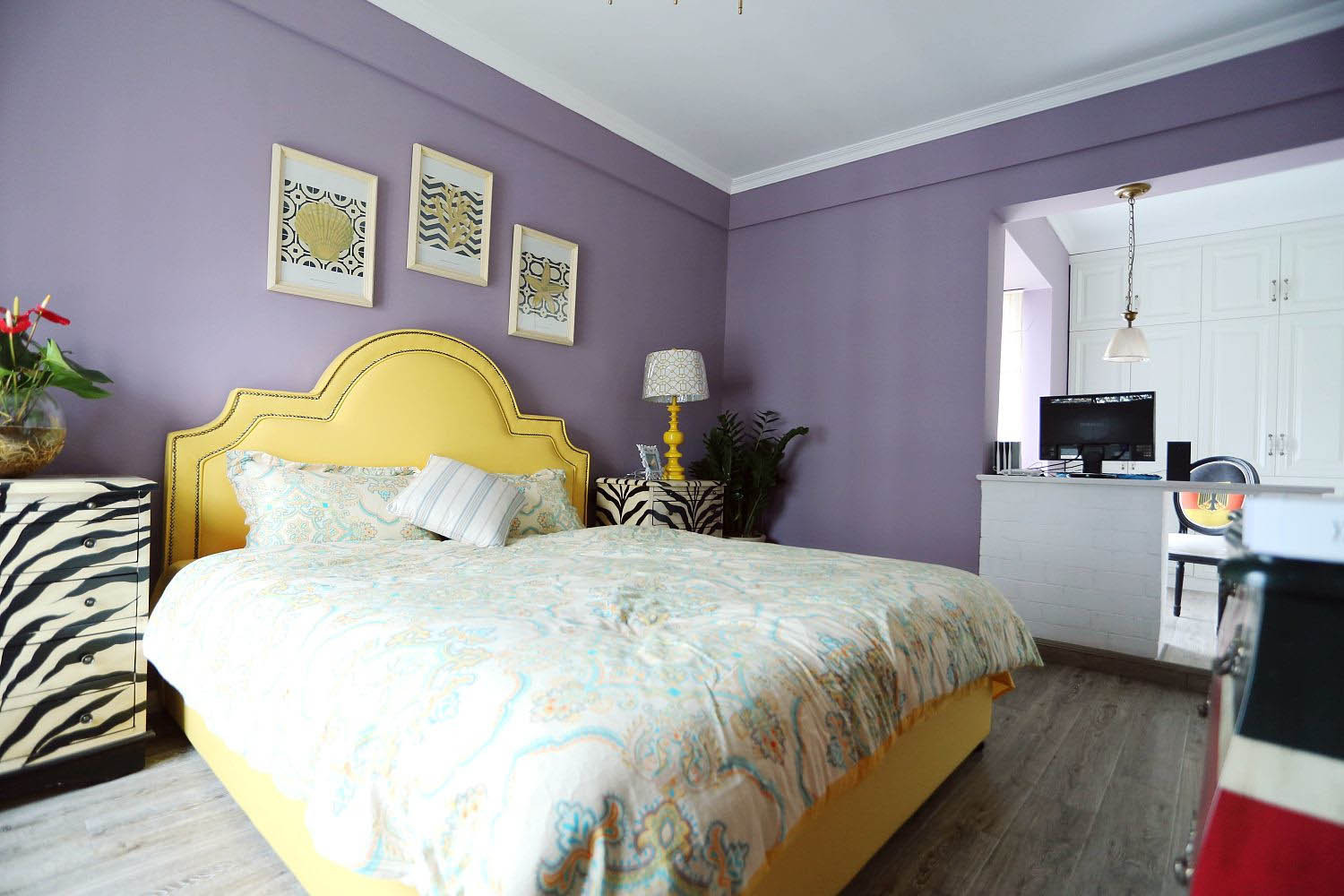 15-20万装修,美式风格,80平米装修,三居室装修,卧室,卧室背景墙,紫色
