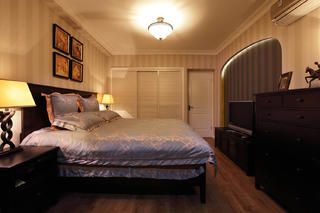 125平复式美式三居装修卧室布置图