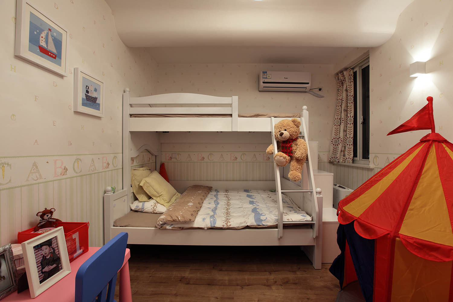 125平复式美式三居装修儿童房设计图