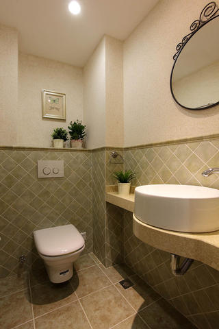 125平复式美式三居装修卫生间搭配图