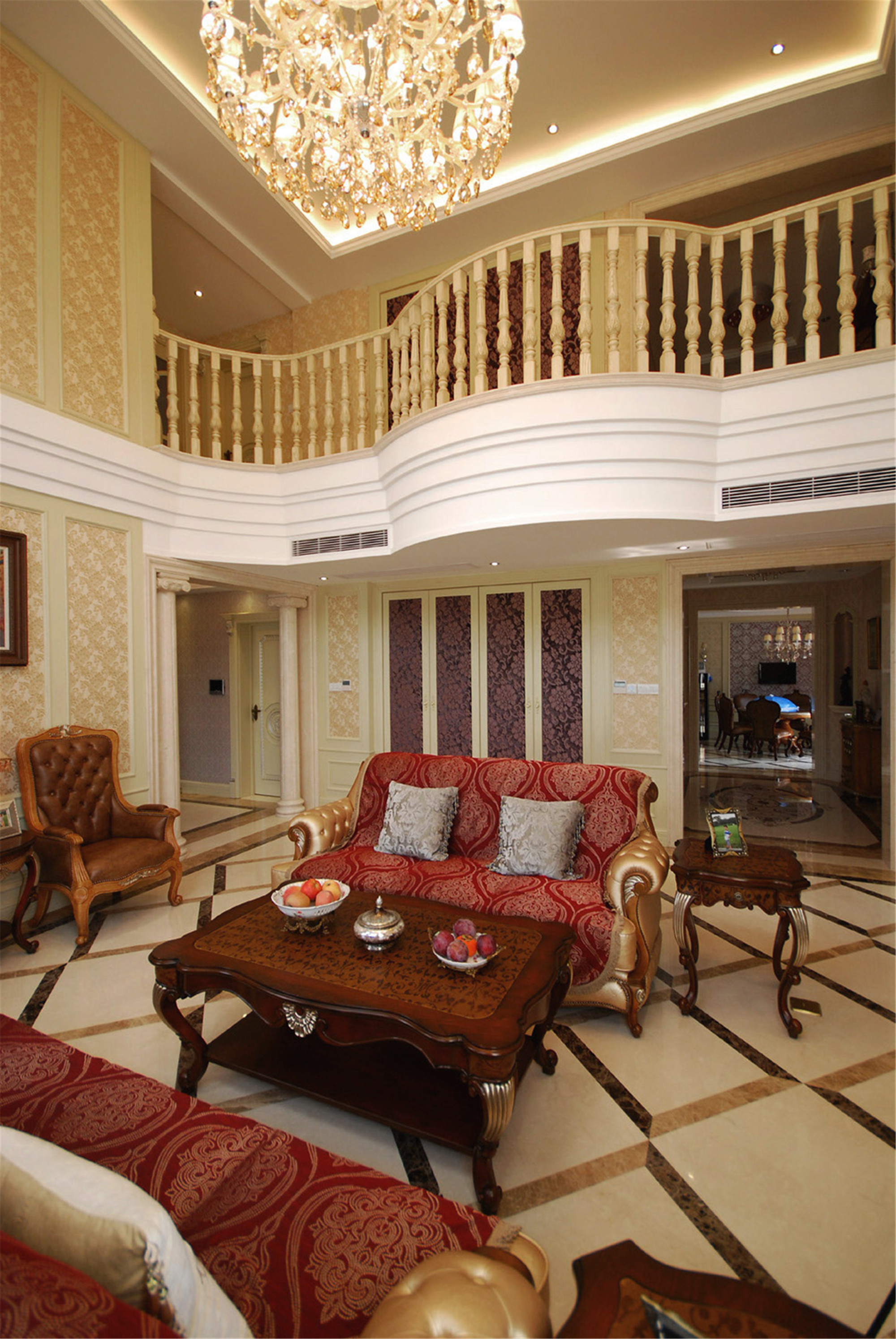 别墅装修,欧式风格,豪华型装修,140平米以上装修,客厅,沙发,灯具,暖色调