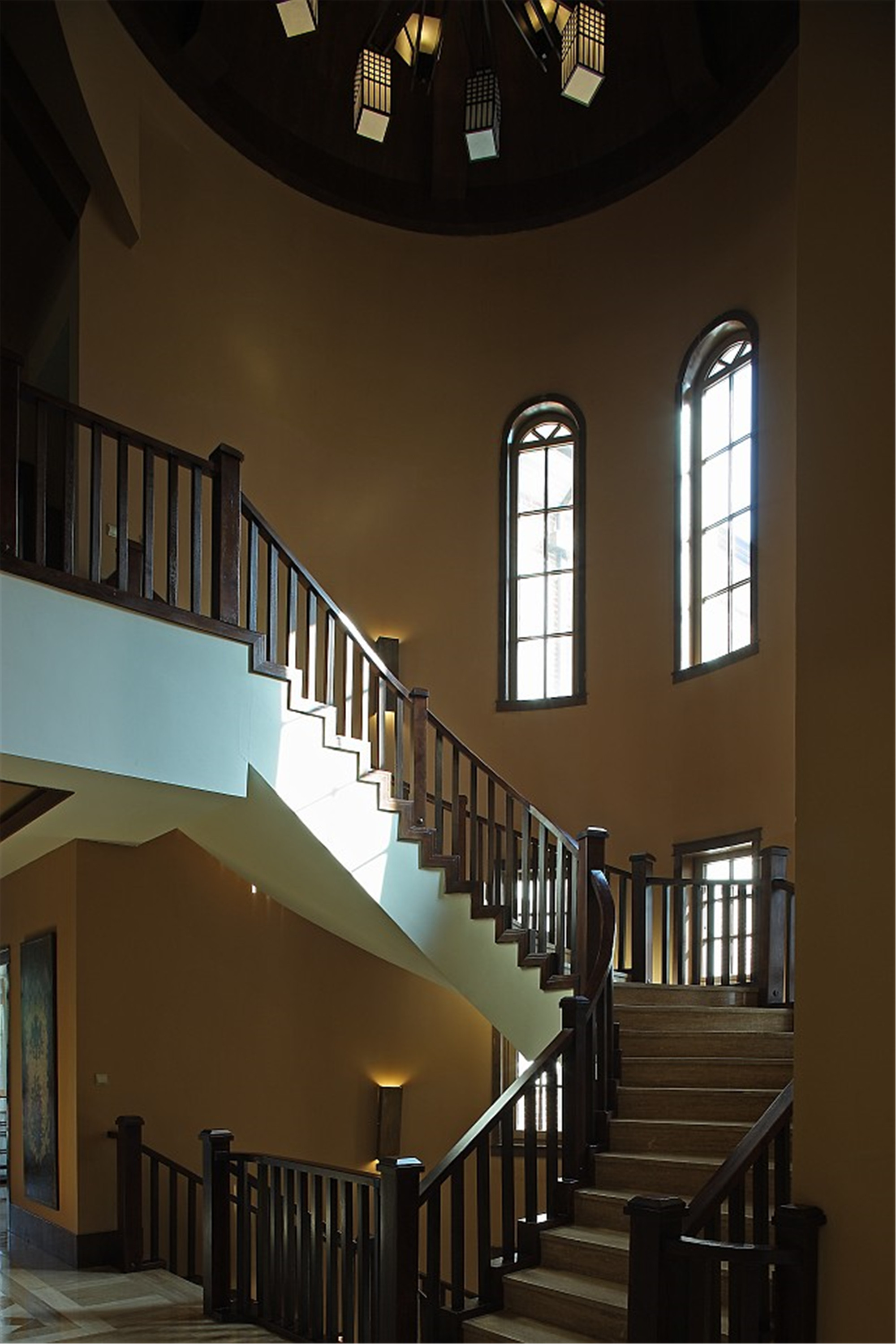 欧式别墅装修楼梯间设计
