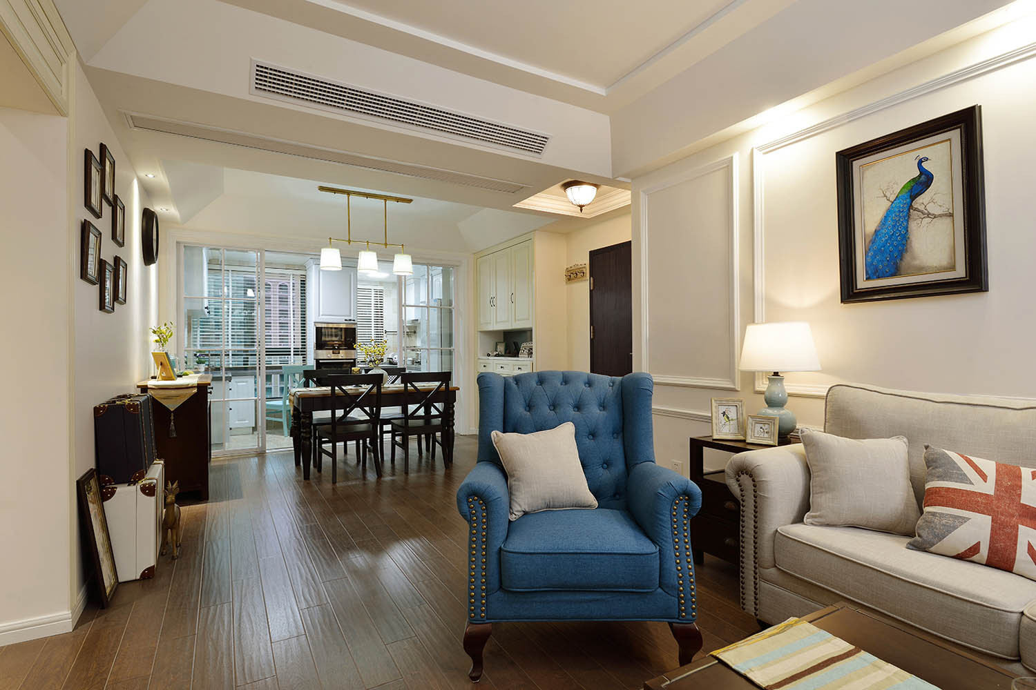 美式风格,三居室装修,15-20万装修,120平米装修,客厅,沙发,装饰画,蓝色