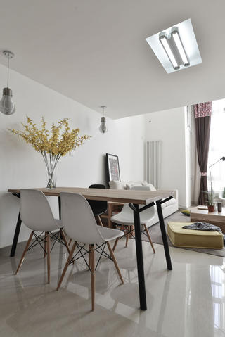 简约复式二居之家餐桌椅图片