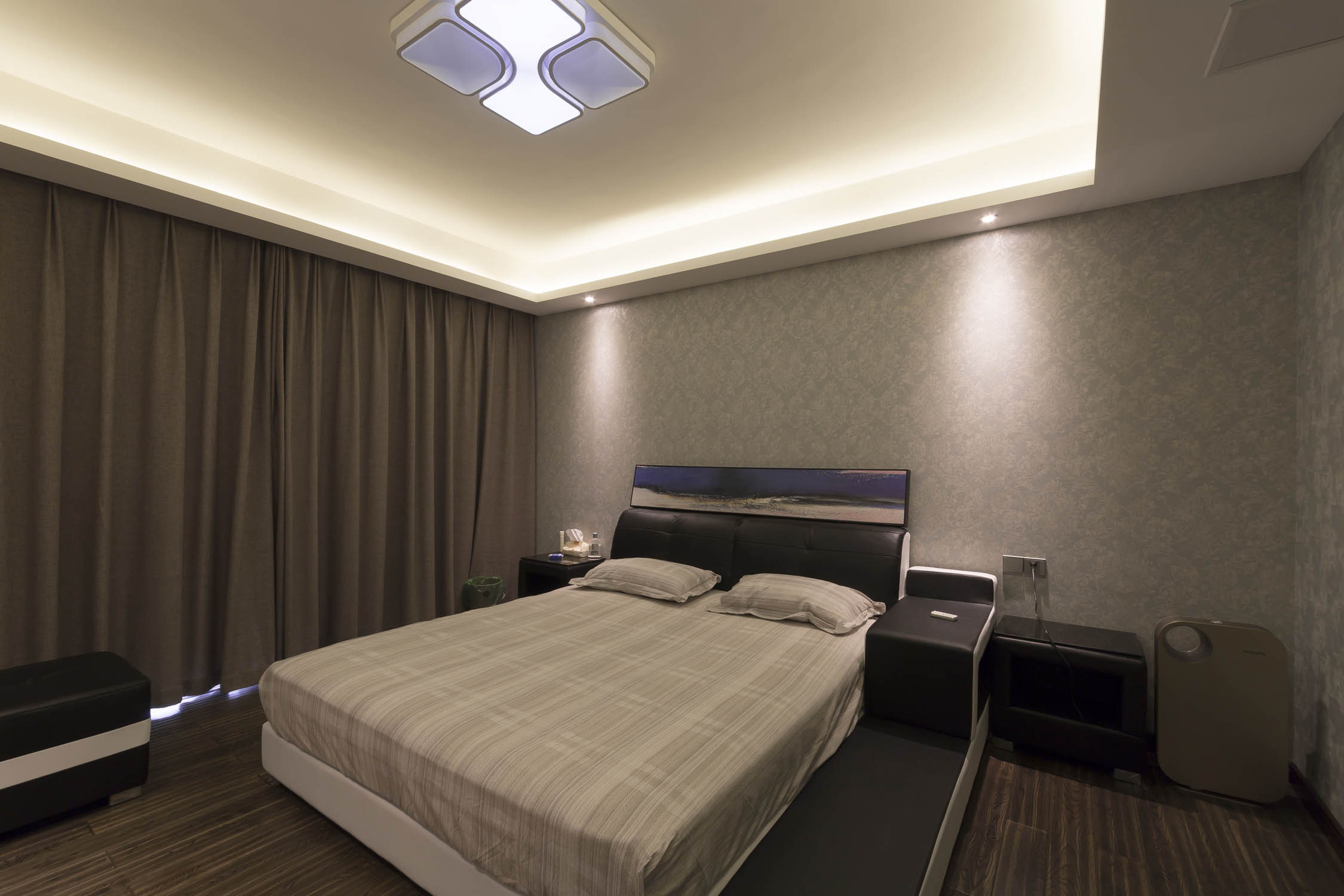 130平现代简约空间卧室设计图