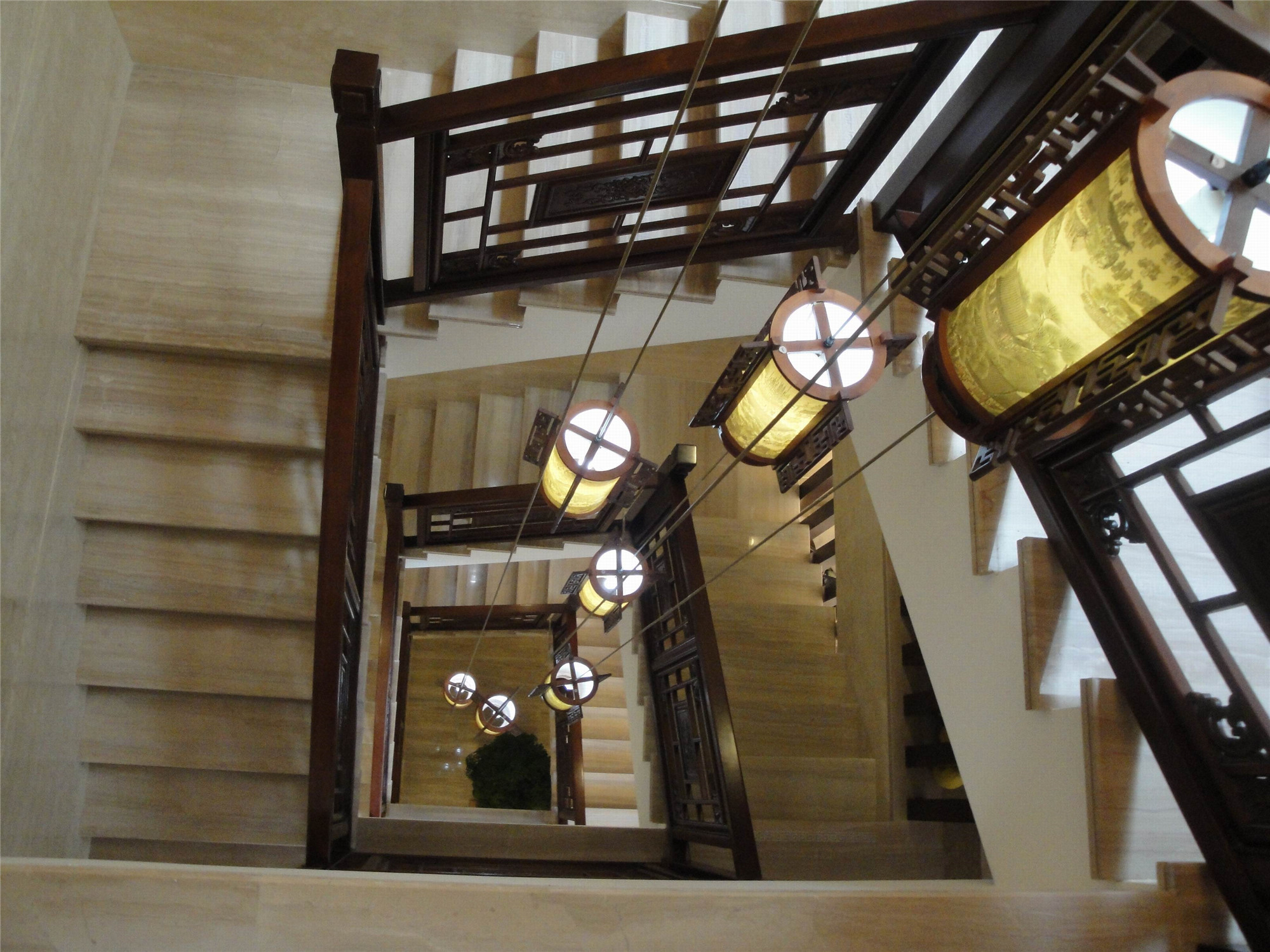 古典中式别墅装修楼梯图片
