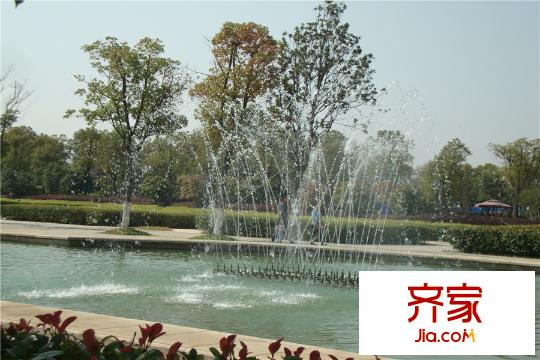 世茂龙湾售楼部前喷泉景观(20141103)