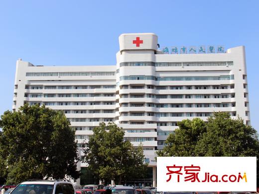 水岸华庭向东1800米人民医院