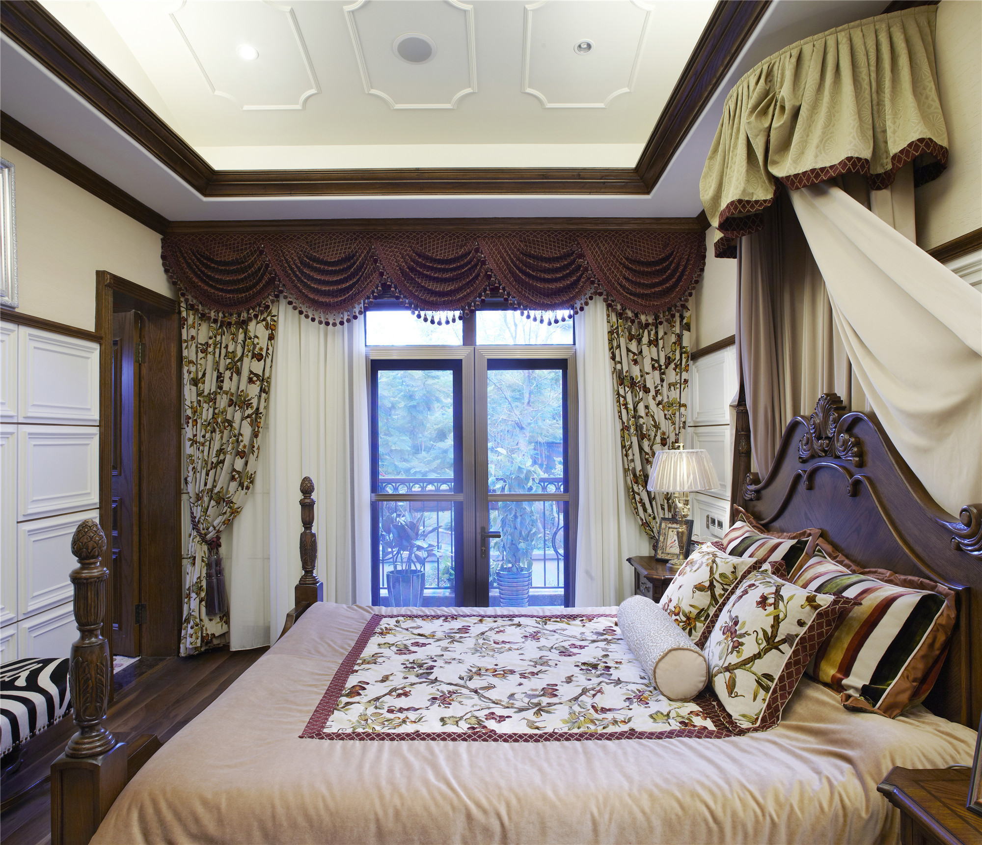 美式风格别墅卧室布置图