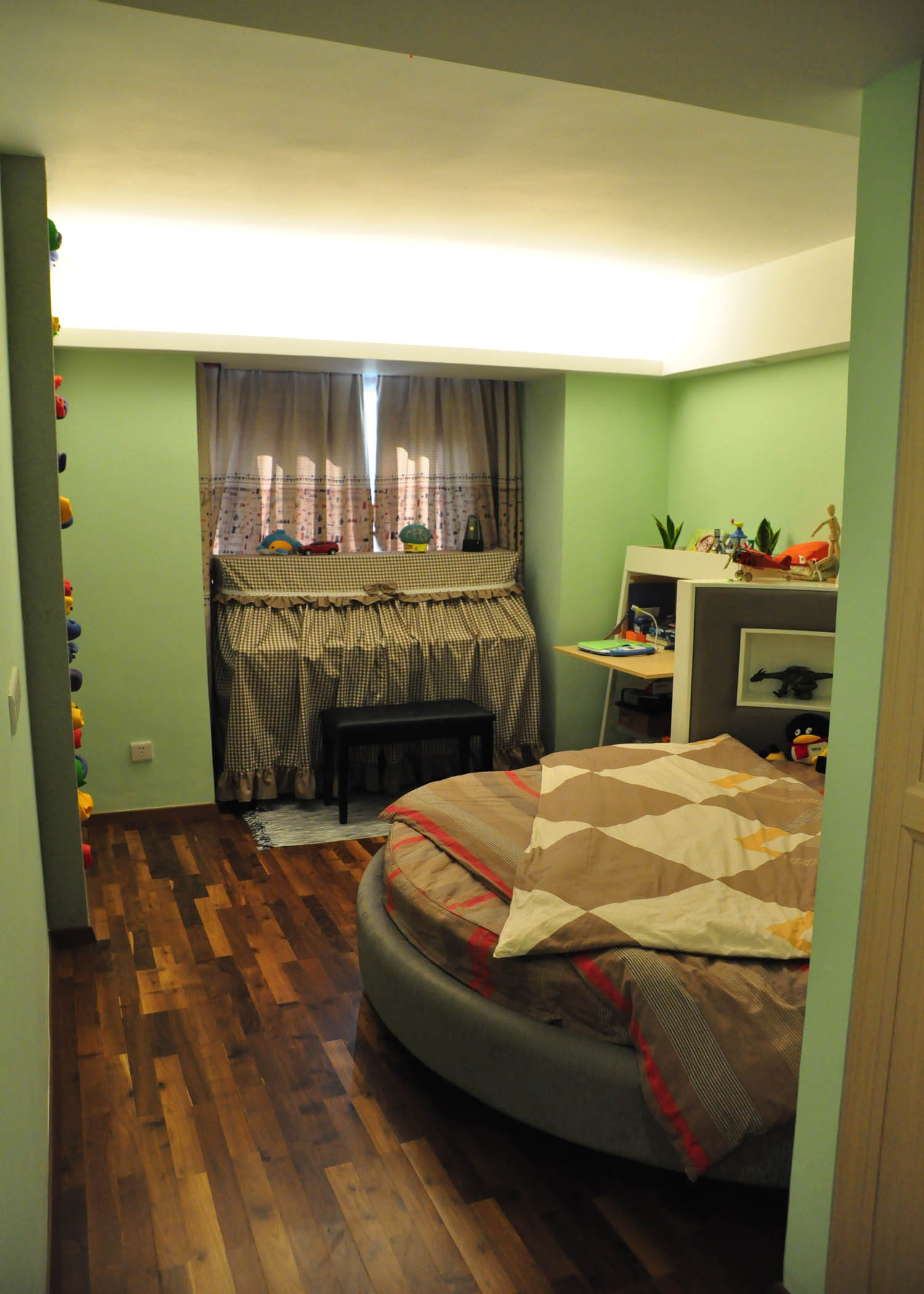 现代风格三居室装修儿童房设计图