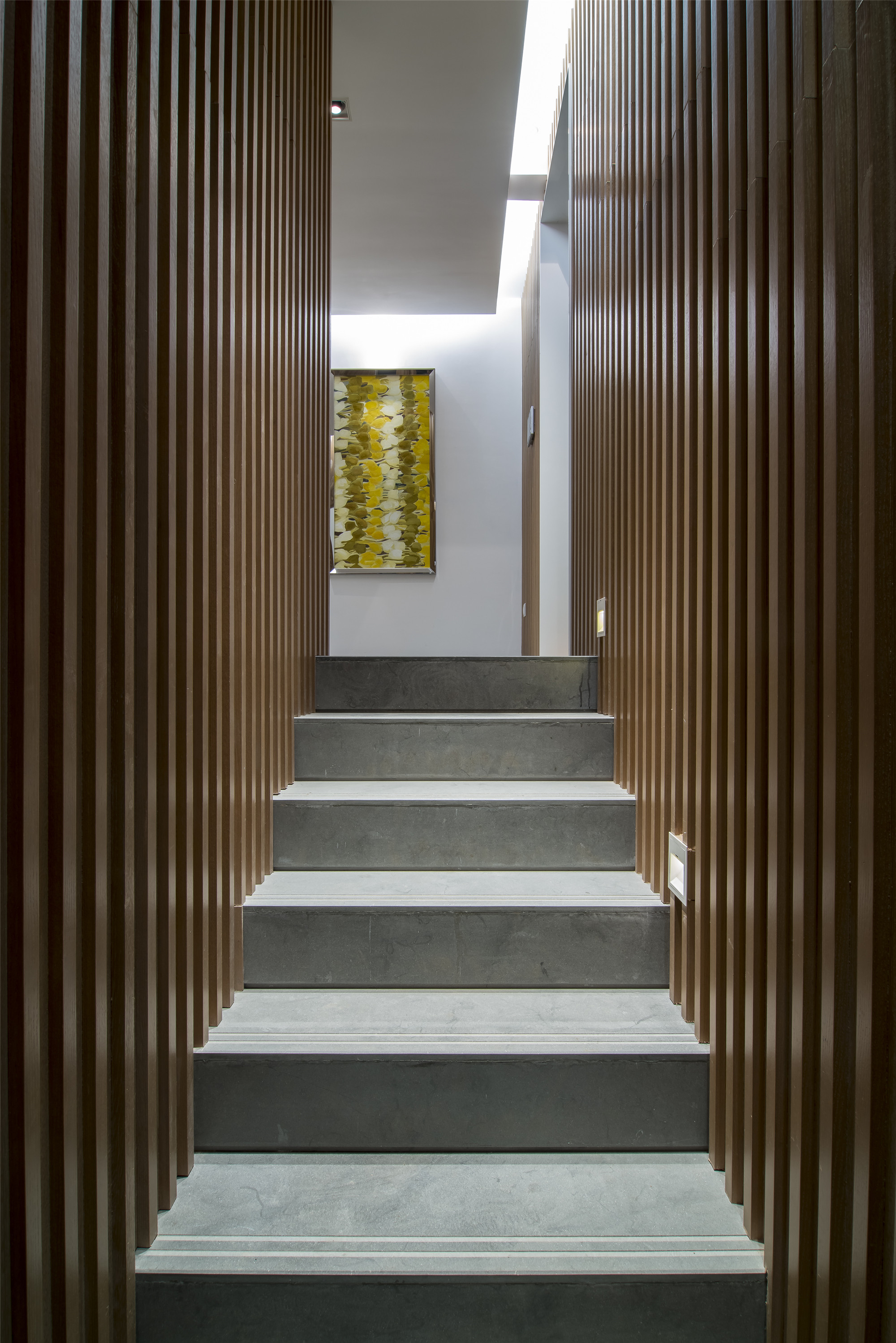 现代简约样板房装修楼梯设计