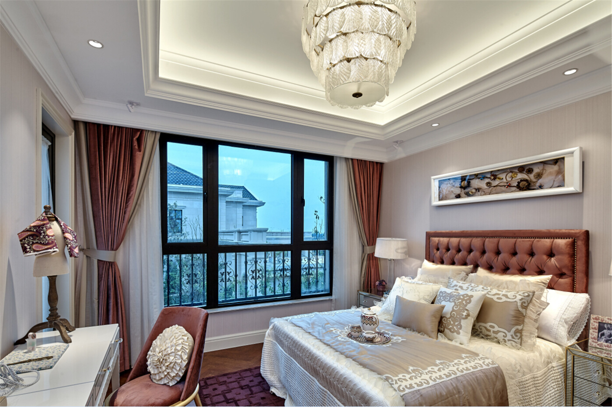别墅装修,豪华型装修,140平米以上装修,卧室,法式风格,床头软包,窗帘,吊顶,灯具,白色