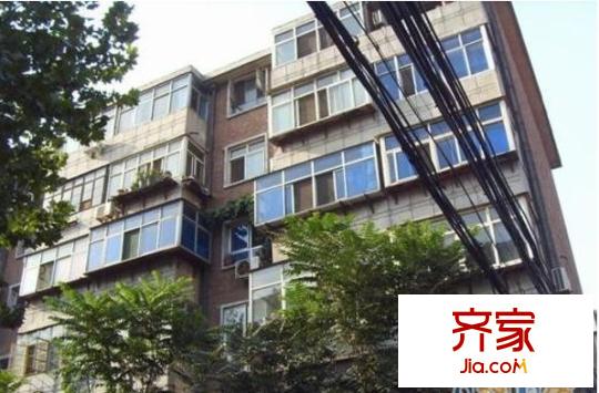 铁路七房舍外景图