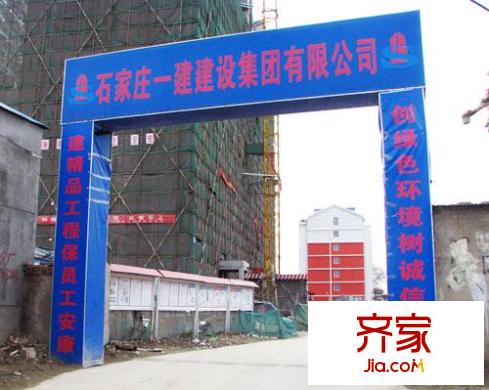 卓雅豪庭实景图门口