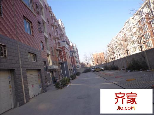 屹立小区外景图