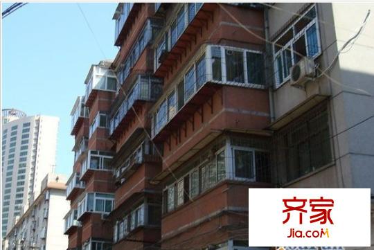 铁路七房舍外景图