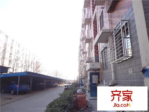 屹立小区外景图