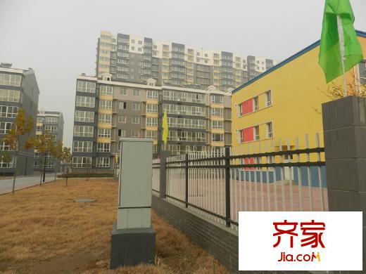 美林河畔外景图小区幼儿园实景图(2013.11)