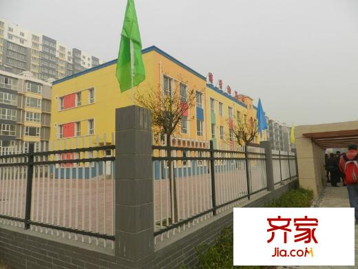 美林河畔外景图小区幼儿园实景图(2013.11)