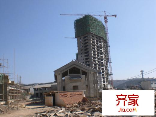 洱海国际生态城观海公寓侧面工程进度(2011.2.24)