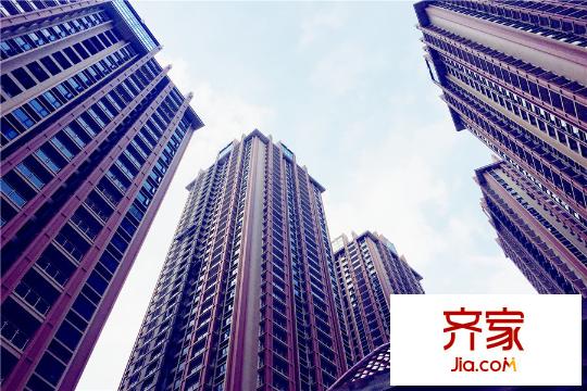 金泰国际项目楼座仰视(2015-08-10)