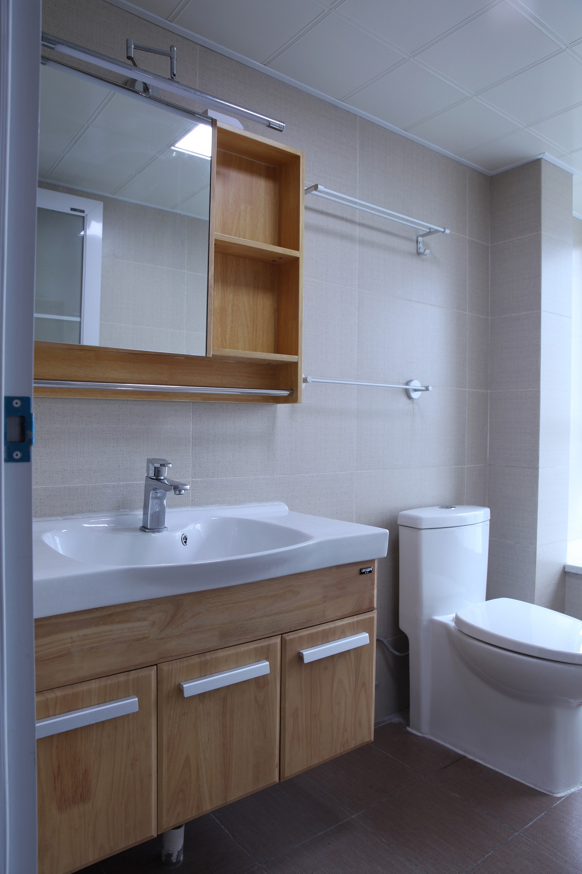 100平日式风格家浴室柜设计