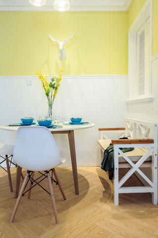 三居室北欧风之家餐桌椅图片