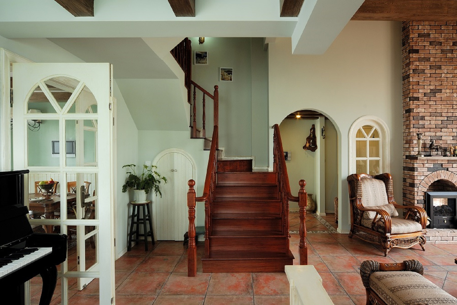 古典美式别墅楼梯图片