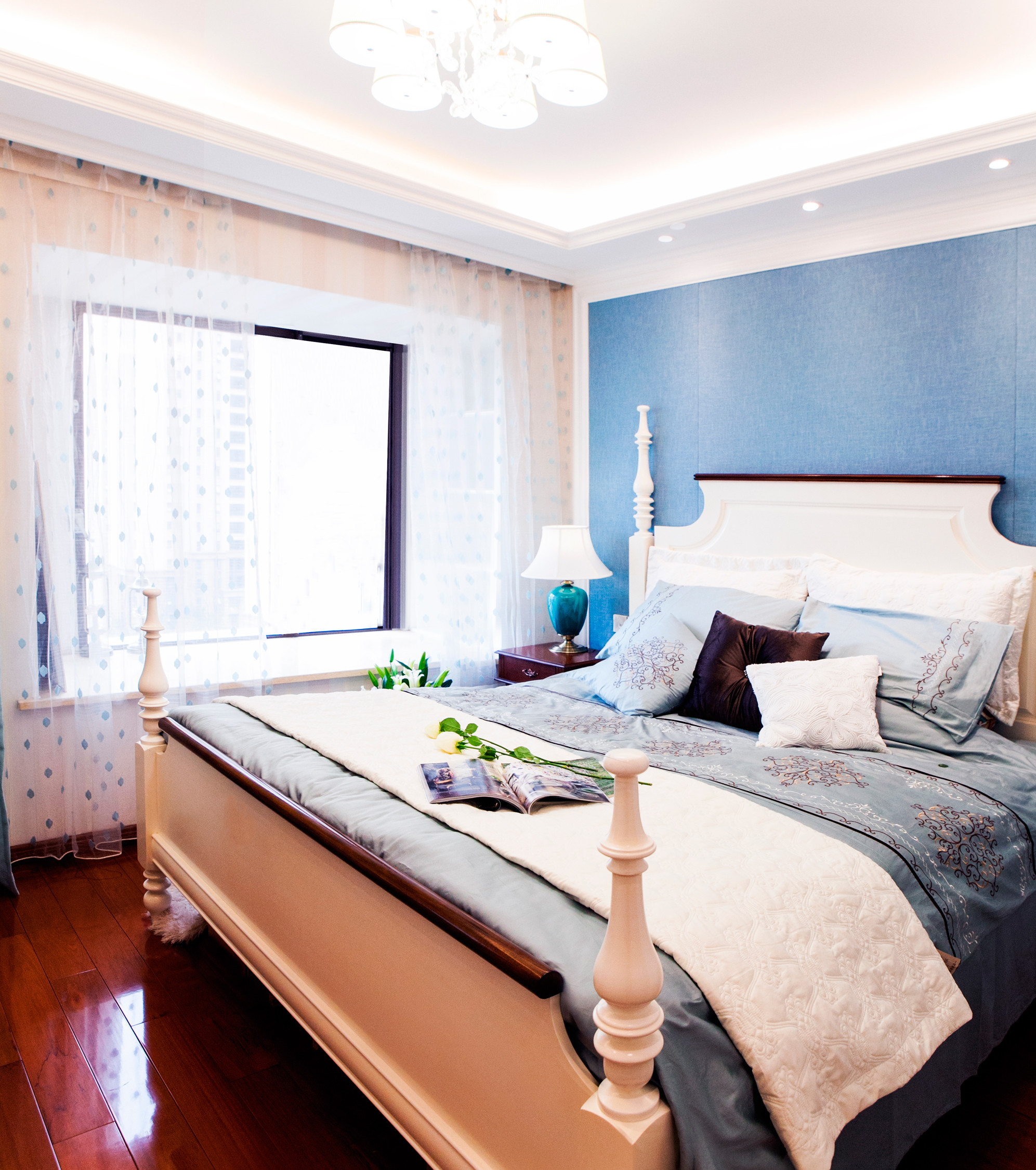 美式风格,90平米装修,三居室装修,10-15万装修,卧室,背景墙,床上用品,蓝色
