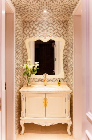 清新美式三居浴室柜图片
