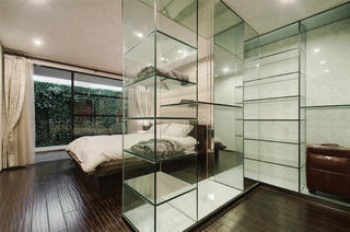 高端复式样板房玻璃储物架设计