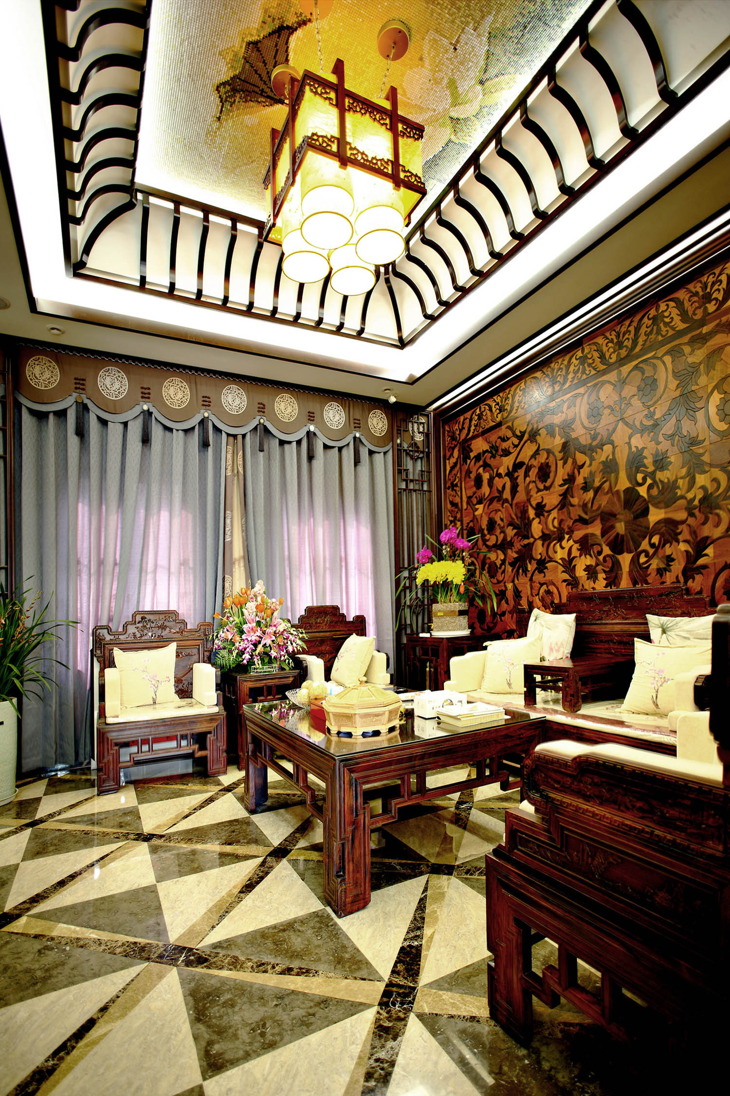 中式风格,四房装修,别墅装修,140平米以上装修,20万以上装修,客厅,灯具,吊顶,暖色调