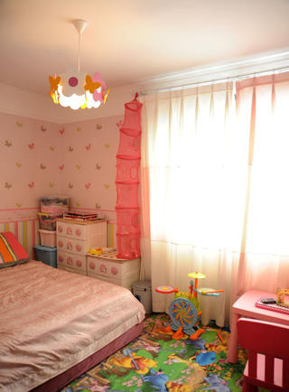 现代简约三居装修儿童房设计图
