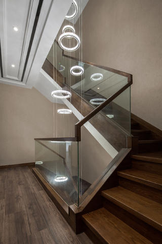 现代别墅装修楼梯灯具设计