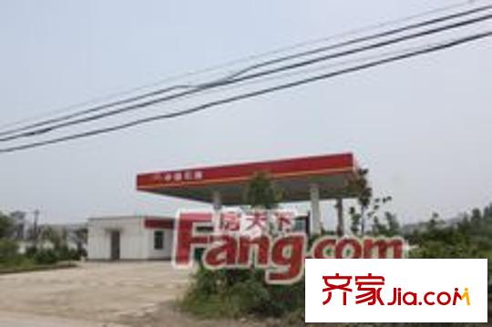 沁芳名苑加油站