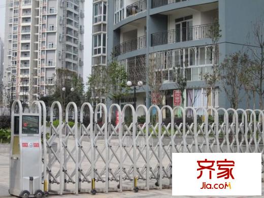 湖畔城市假日外景图